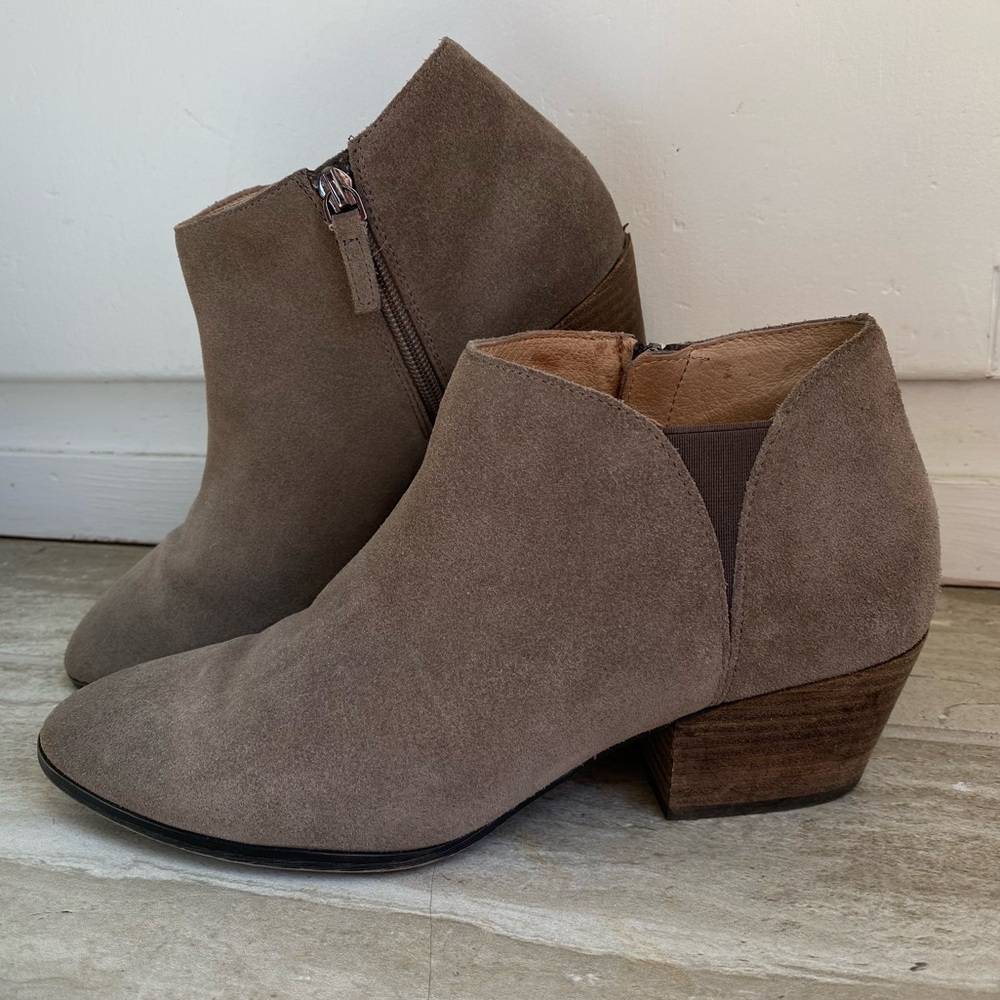 Nordstrom Caslon Nora Women's Leather Taupe Suede Ankle Boots Stacked Heel 8 1/2